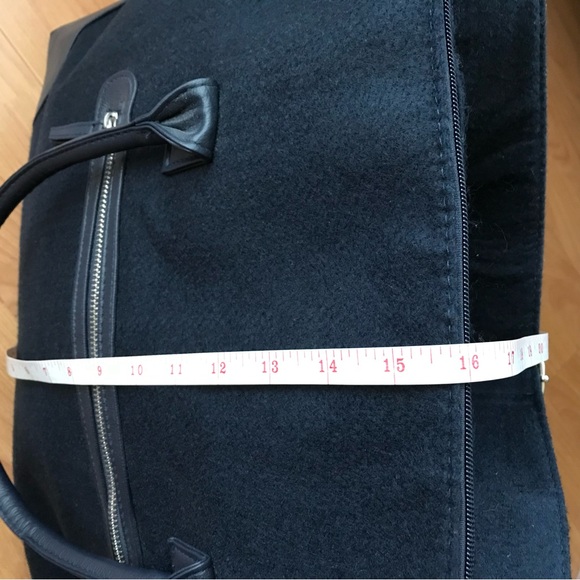Final sale New DSW navy felt weekender bag for your travels - Picture 8 of 12
